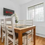 Exclusive 3 Bedroom House Near Manor House!
