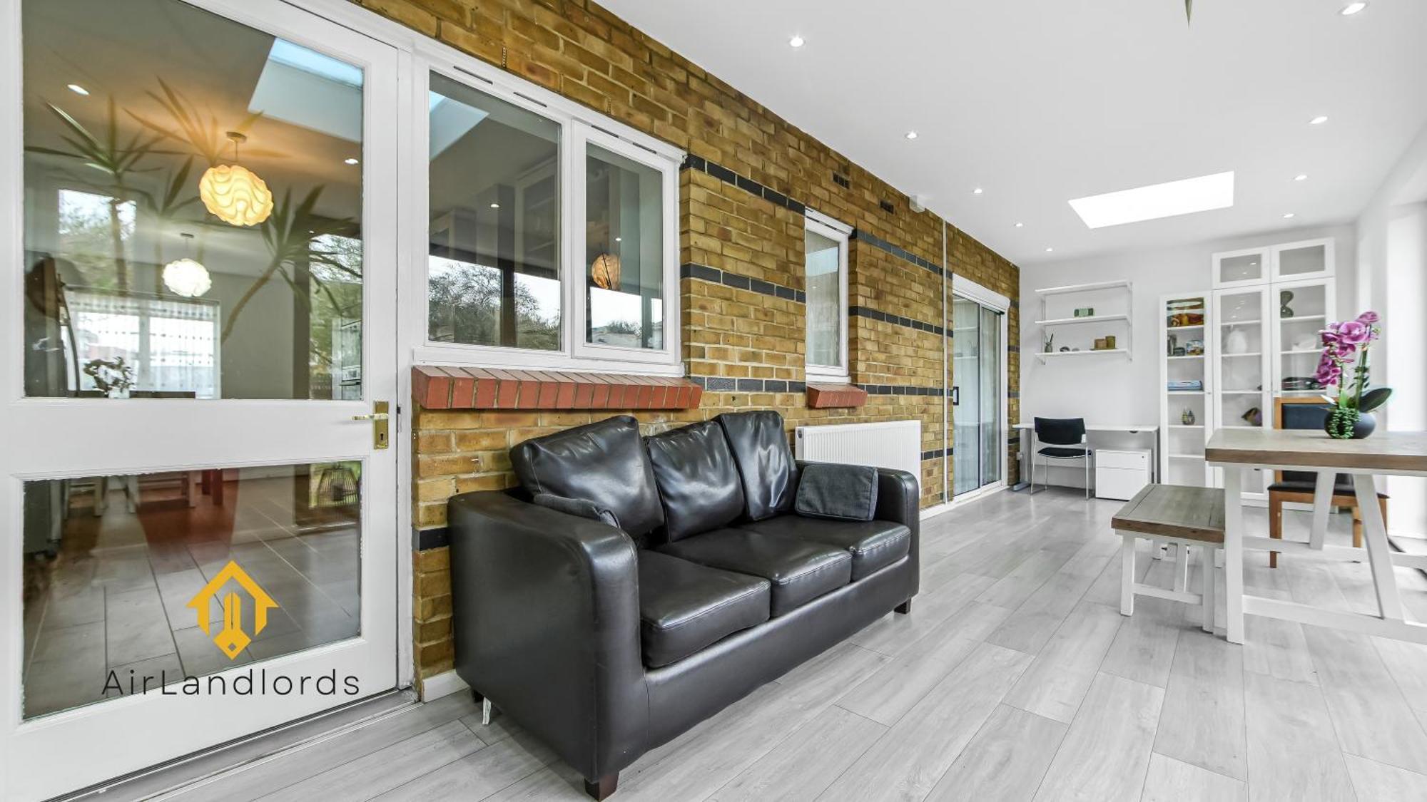 Hébergement de vacances Exclusive 3 Bedroom House Near Manor House!