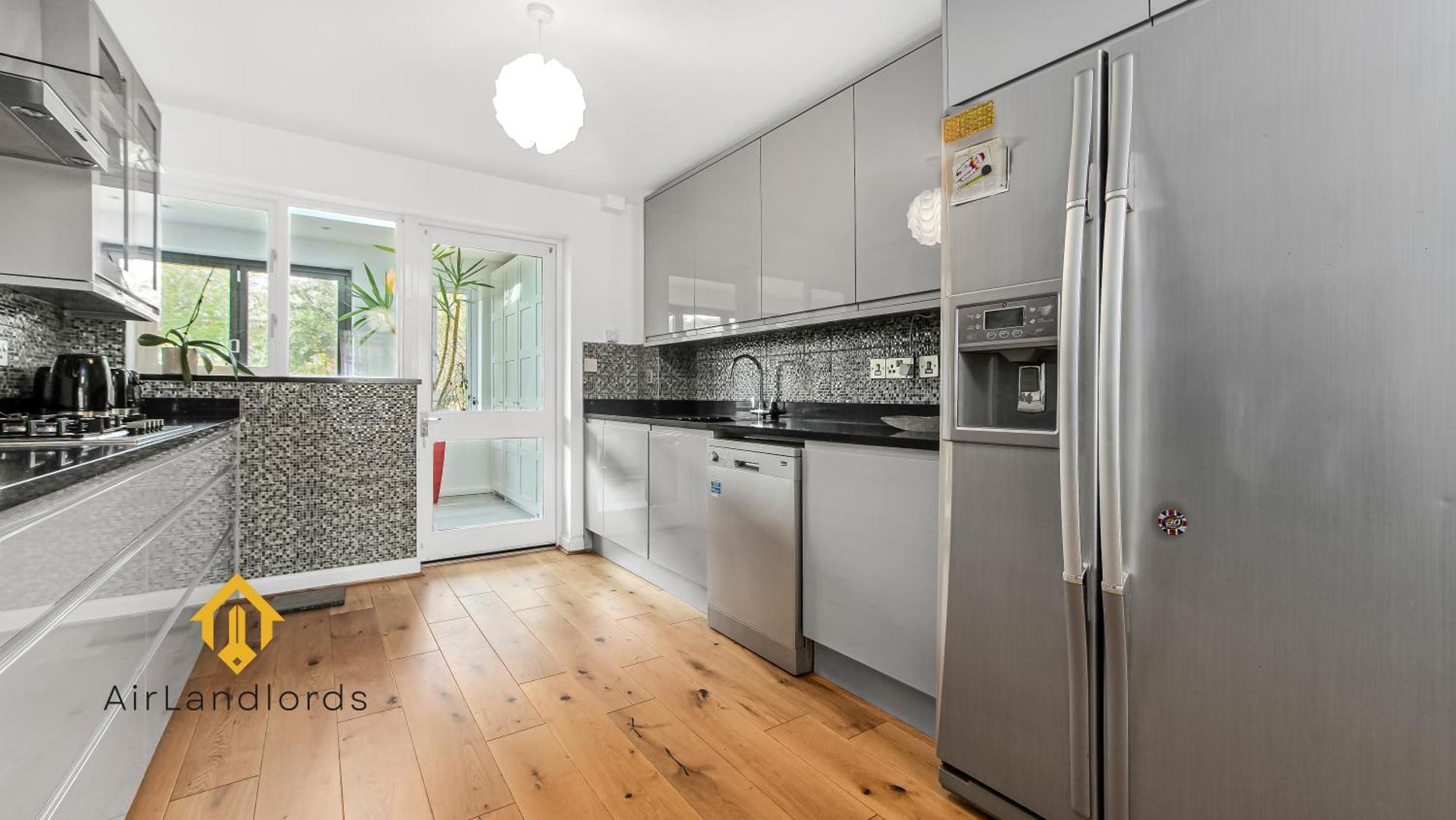 Exclusive 3 Bedroom House Near Manor House! Hébergement de vacances