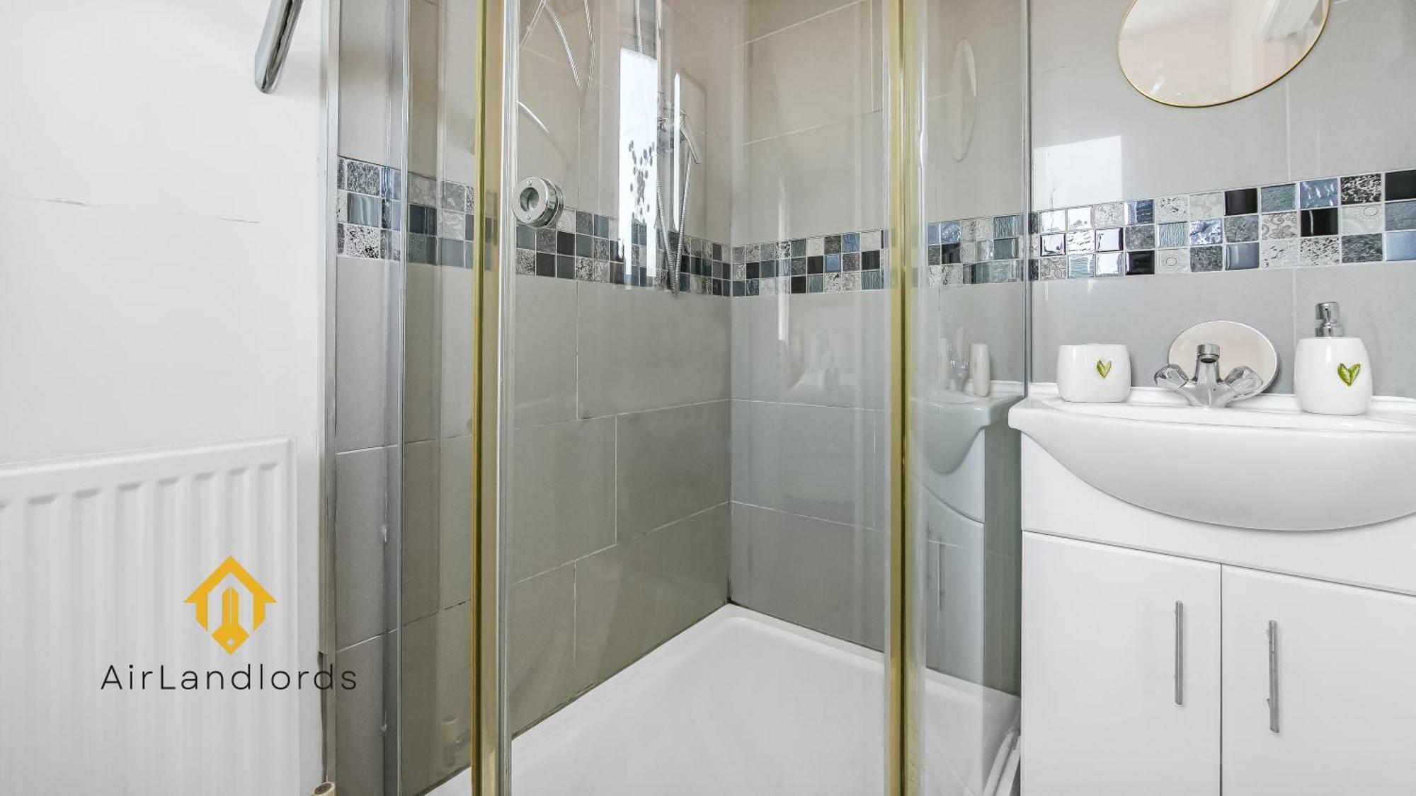 Exclusive 3 Bedroom House Near Manor House!