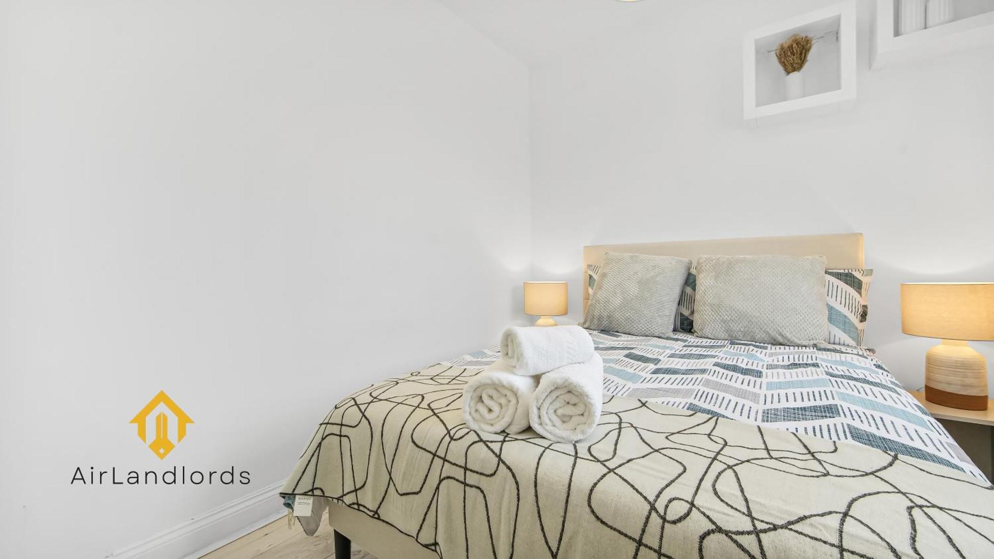 Exclusive 3 Bedroom House Near Manor House! *